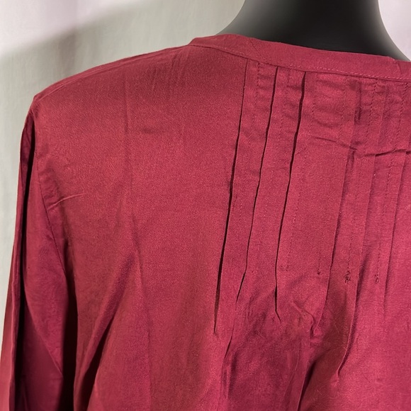 🛍 6 for $35 • NWOT Blair Burgundy Lace Accent Pleated Button Front Tunic Blouse - Picture 11 of 16